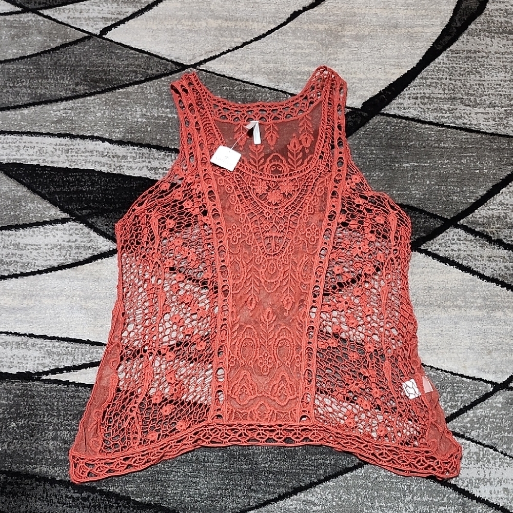 VANITY CORAL FLORAL CROCHET TANK-TOP